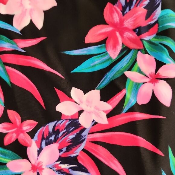 Croft & Barrow Black and Pink Tankini Top Swimsuit with Tropical Flair - Picture 4 of 4